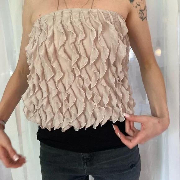 Tube top lacy frills with black bodice waist. Feminine lacy tube top - Picture 5 of 11